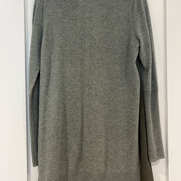 “Fine Collection” suede and cashmere sweater size small - Picture 2 of 4